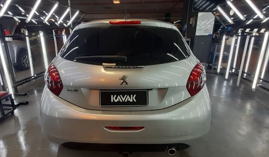Peugeot 208 1.6 FELINE Hatchback 2018