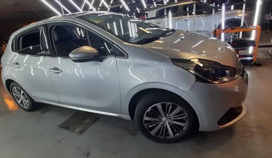 Peugeot 208 1.6 FELINE Hatchback 2018