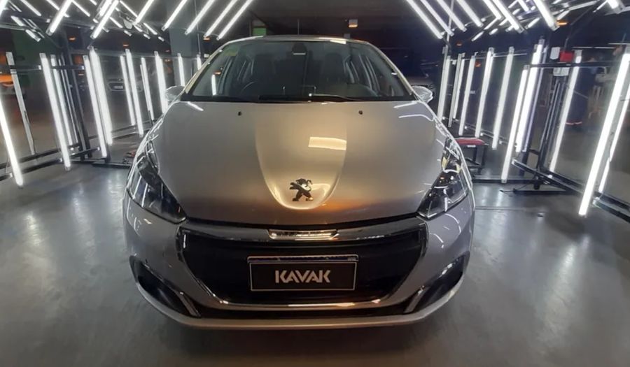 Peugeot 208 1.6 FELINE Hatchback 2018