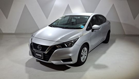 Nissan • Versa
