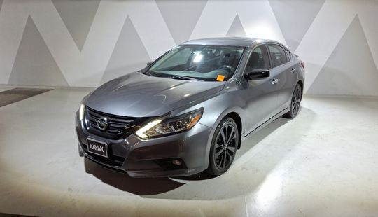 Nissan • Altima