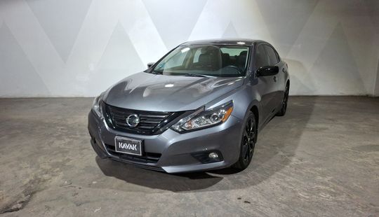Nissan • Altima