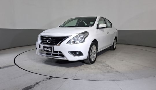 Nissan • Versa
