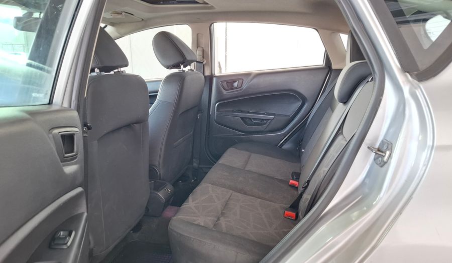 Ford Fiesta Kinetic Design 1.6 16V TITANIUM Hatchback 2013