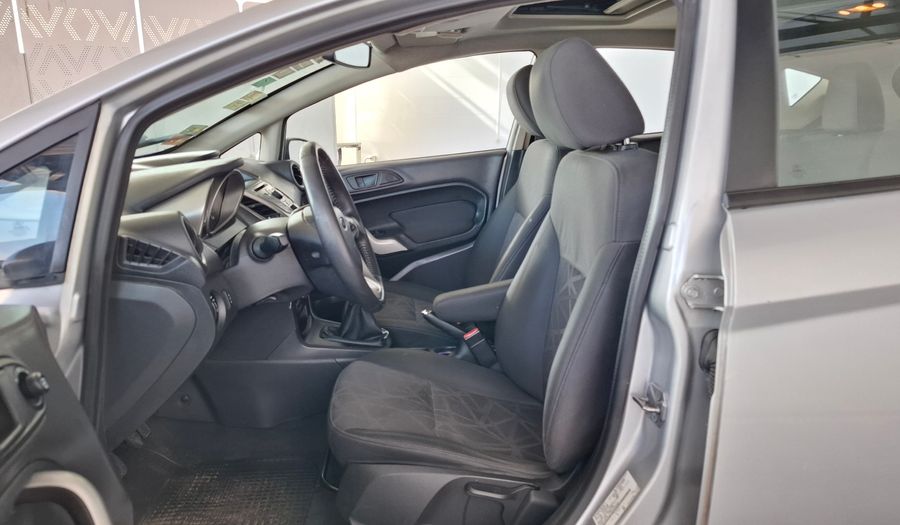 Ford Fiesta Kinetic Design 1.6 16V TITANIUM Hatchback 2013