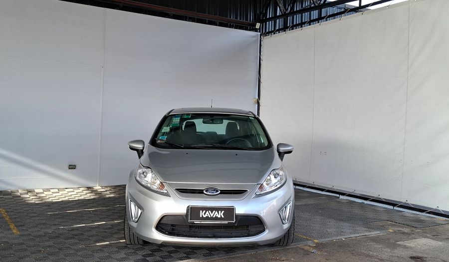 Ford Fiesta Kinetic Design 1.6 16V TITANIUM Hatchback 2013