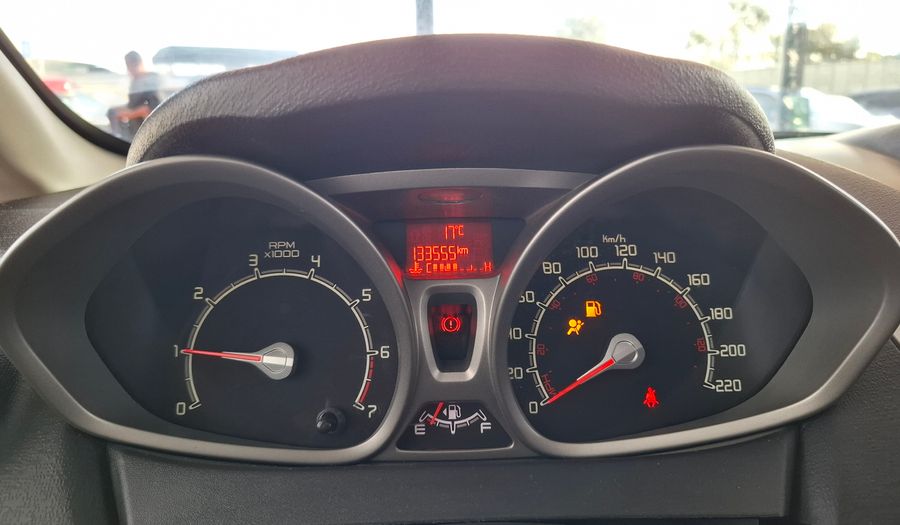 Ford Fiesta Kinetic Design 1.6 16V TITANIUM Hatchback 2013