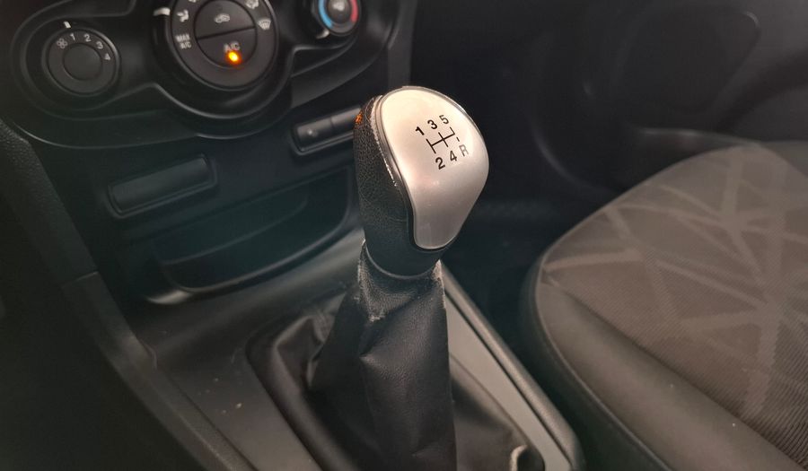 Ford Fiesta Kinetic Design 1.6 16V TITANIUM Hatchback 2013