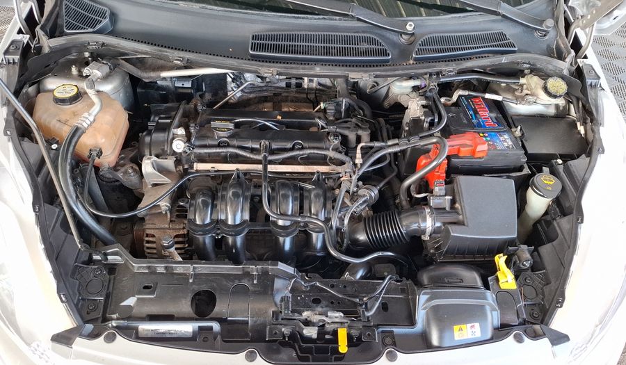 Ford Fiesta Kinetic Design 1.6 16V TITANIUM Hatchback 2013