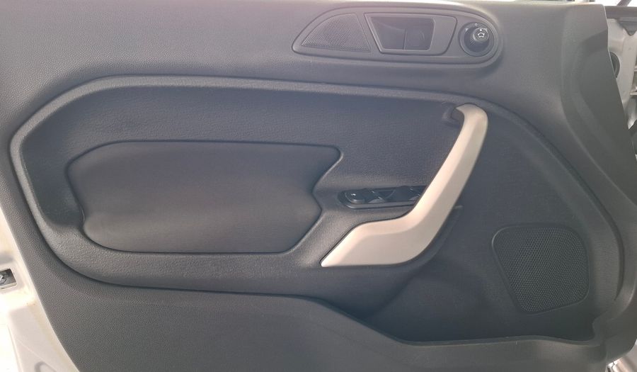 Ford Fiesta Kinetic Design 1.6 16V TITANIUM Hatchback 2013