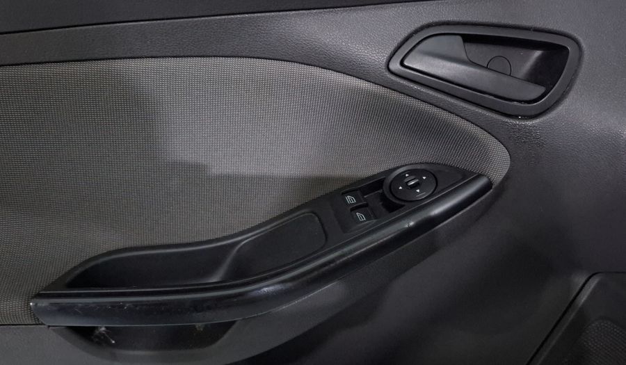 Ford Focus 2.0 AMBIENTE MT Sedan 2014