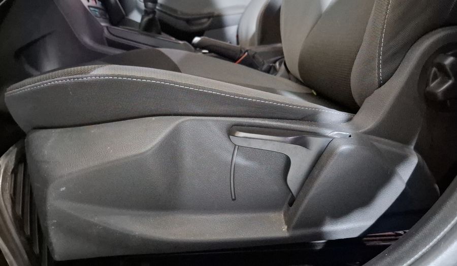 Ford Focus 2.0 AMBIENTE MT Sedan 2014