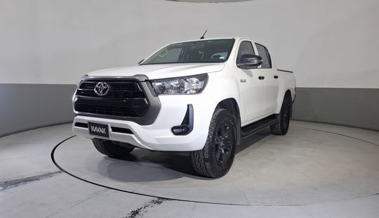 Toyota • Hilux