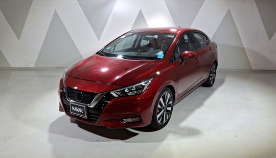 Nissan • Versa