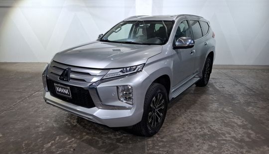 Mitsubishi • Montero