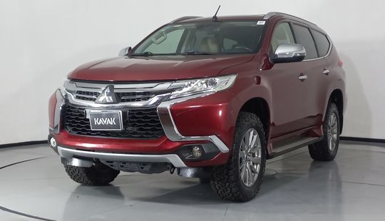 Mitsubishi • Montero