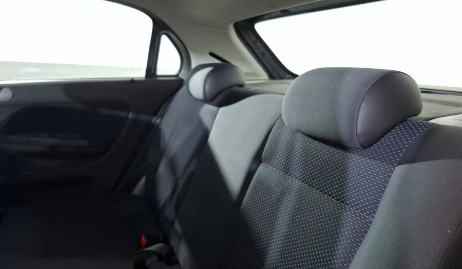 Volkswagen Gol 1.6 CL AC MT Hatchback 2015
