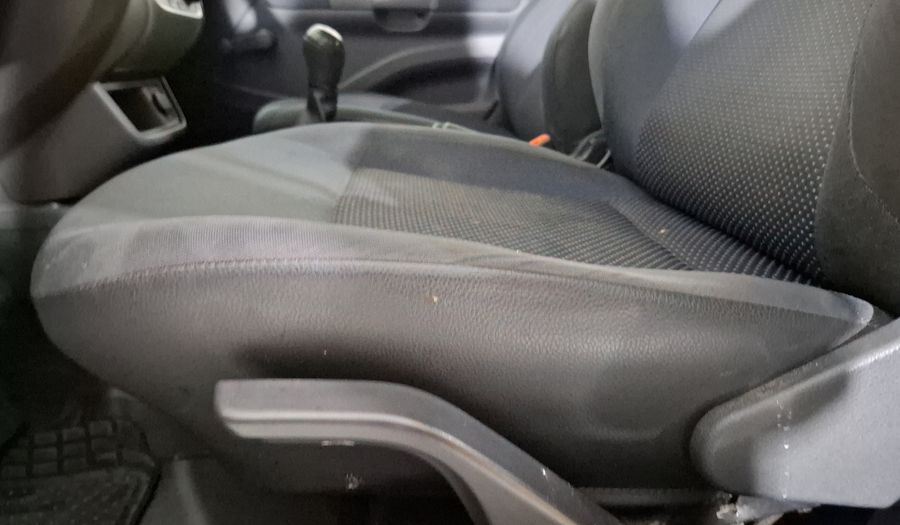 Volkswagen Gol 1.6 CL AC MT Hatchback 2015