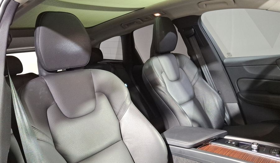 Volvo Xc60 2.0 B5 MHEV PLUS AUTO AWD Suv 2023