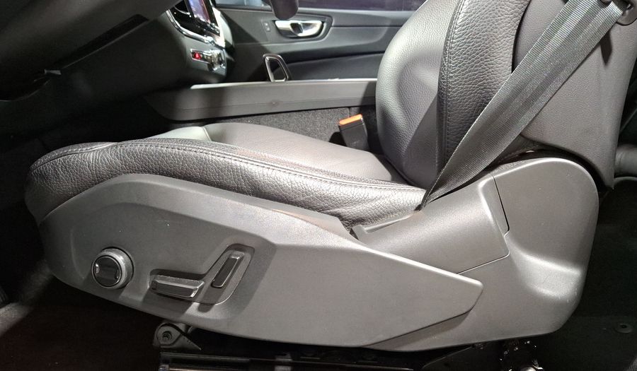 Volvo Xc60 2.0 B5 MHEV PLUS AUTO AWD Suv 2023