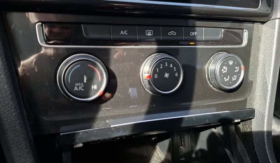 Volkswagen Golf 1.6 MSI AUTO COMFORTLINE Hatchback 2019