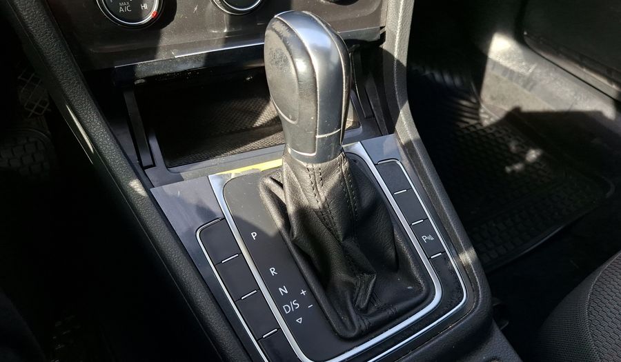 Volkswagen Golf 1.6 MSI AUTO COMFORTLINE Hatchback 2019