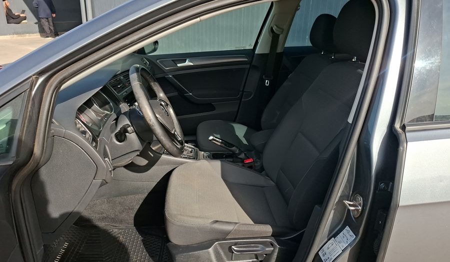 Volkswagen Golf 1.6 MSI AUTO COMFORTLINE Hatchback 2019