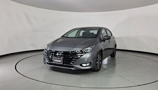 Nissan • Versa