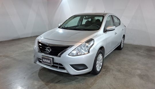 Nissan • Versa