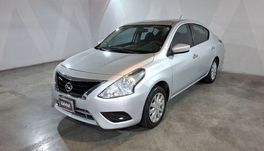 Nissan • Versa