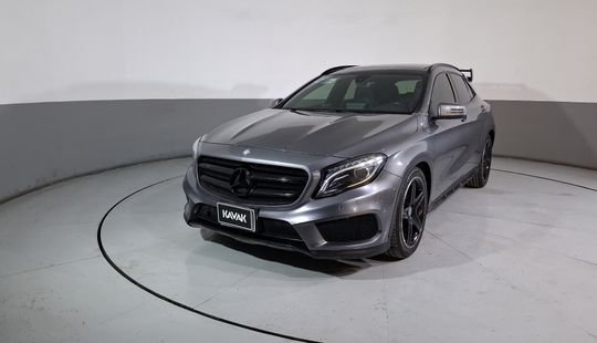 Mercedes Benz • Clase GLA