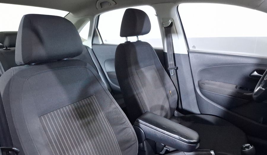 Volkswagen Vento 1.6 HIGHLINE MT Sedan 2014