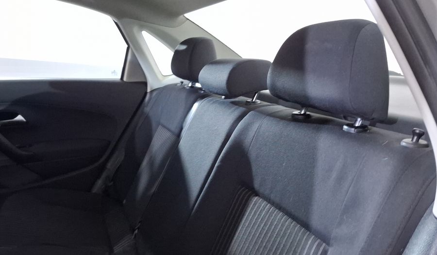 Volkswagen Vento 1.6 HIGHLINE MT Sedan 2014