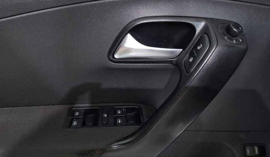 Volkswagen Vento 1.6 HIGHLINE MT Sedan 2014