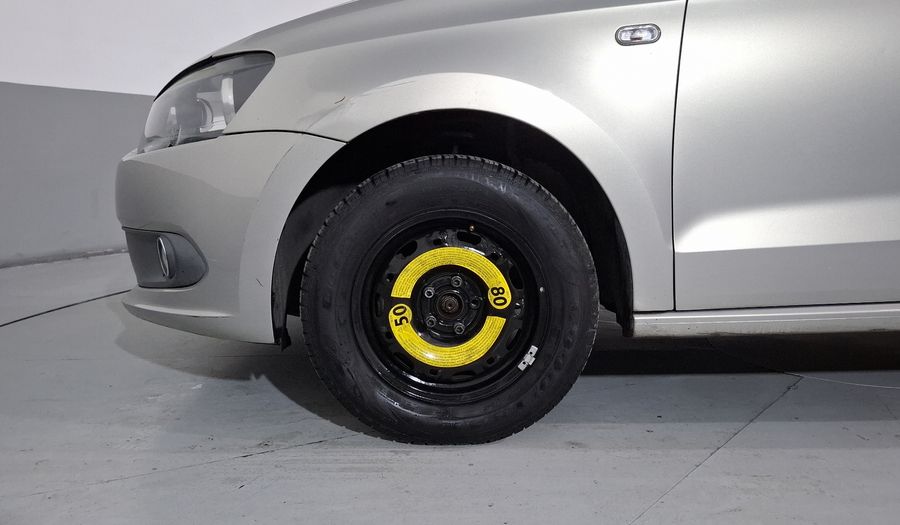 Volkswagen Vento 1.6 HIGHLINE MT Sedan 2014