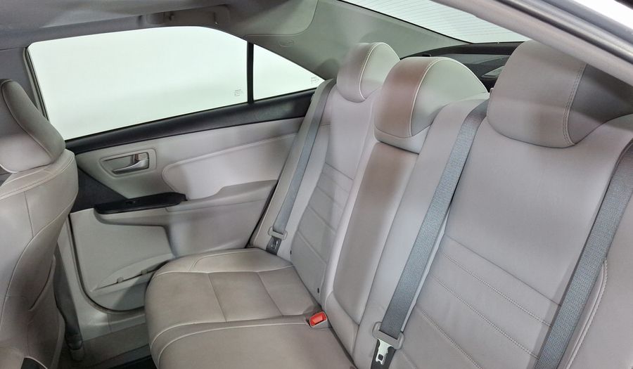 Toyota Camry 2.5 XLE NAVI L4 6AT Sedan 2016