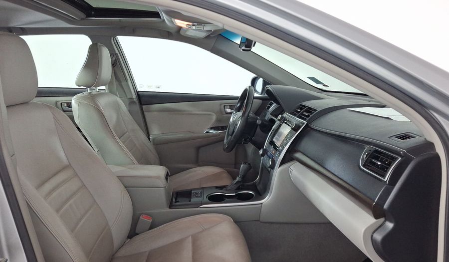 Toyota Camry 2.5 XLE NAVI L4 6AT Sedan 2016