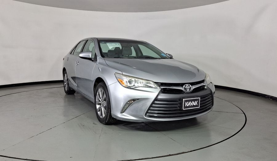 Toyota Camry 2.5 XLE NAVI L4 6AT Sedan 2016