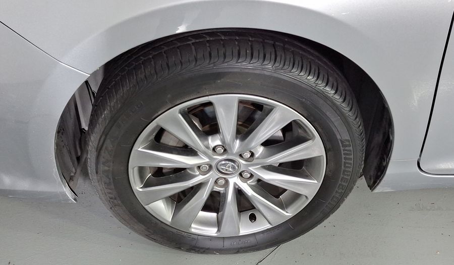 Toyota Camry 2.5 XLE NAVI L4 6AT Sedan 2016