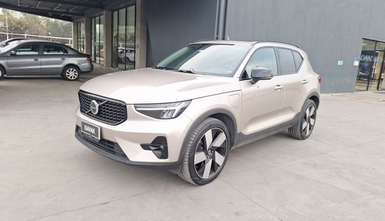 Volvo • XC40