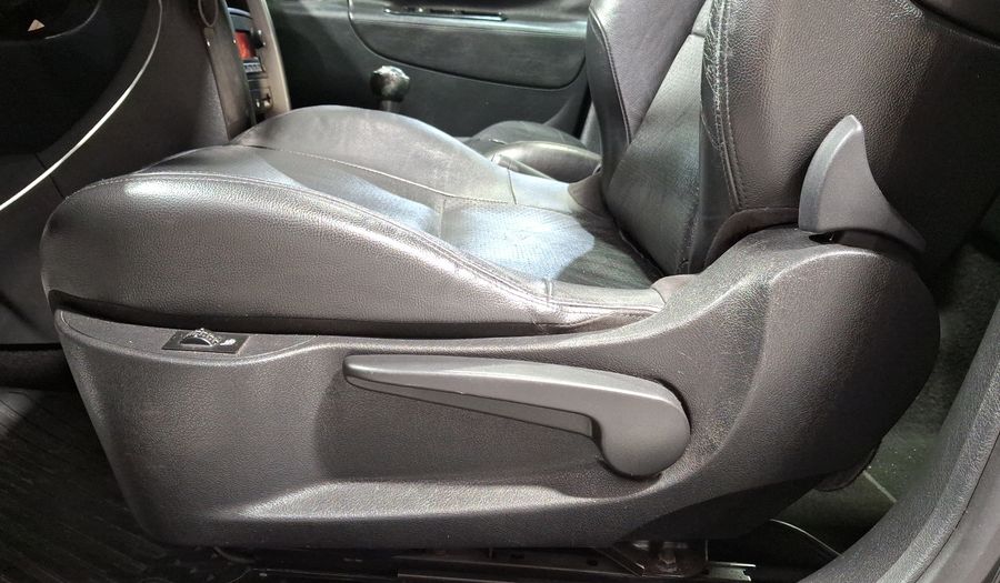 Peugeot 207 1.6 FÉLINE 5P MT Hatchback 2013