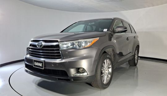 Toyota • Highlander