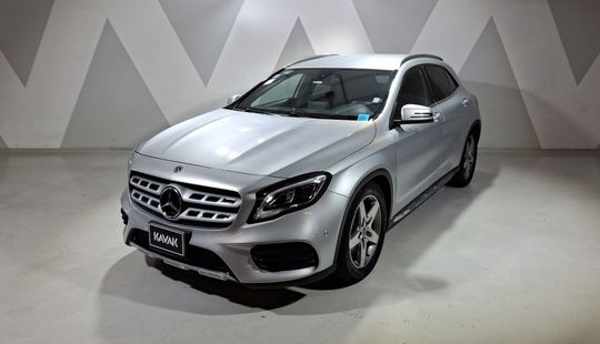 Mercedes Benz • Clase GLA