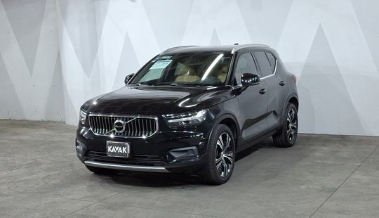 Volvo • XC40