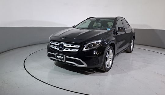Mercedes Benz • Clase GLA