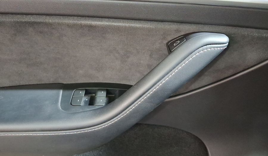 Tesla Model Y BEV LONG RANGE AUTO 4WD Suv 2025