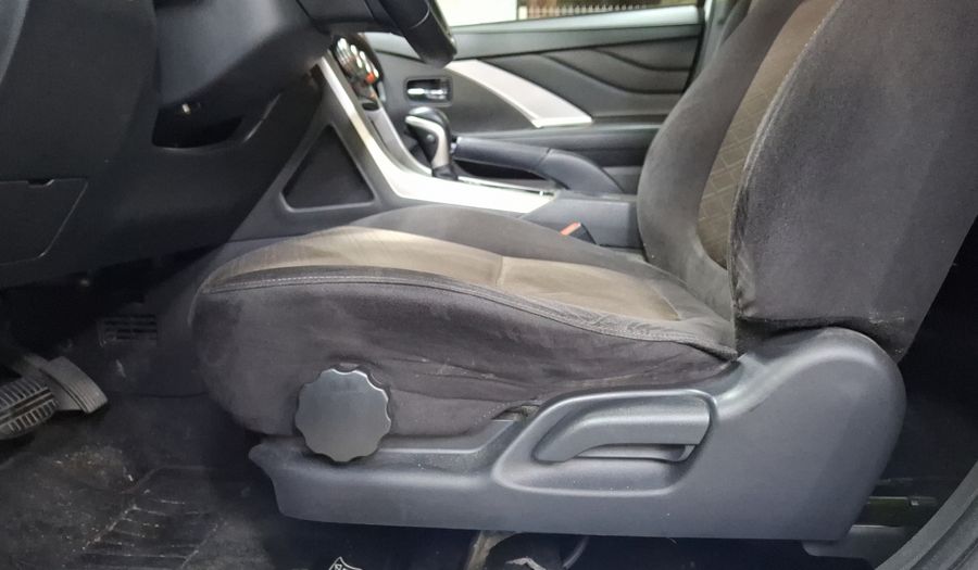 Mitsubishi Xpander 1.5 LIMITED AUTO Minivan 2023