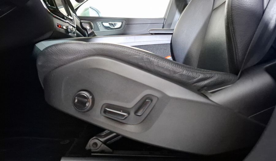 Volvo Xc60 2.0 MOMENTUM T5 AUTO AWD Suv 2019