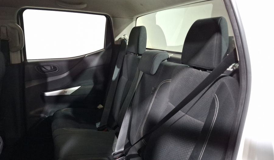 Nissan Np300 2.5 DOBLE CABINA SE AC PAQ SEG Pickup 2020
