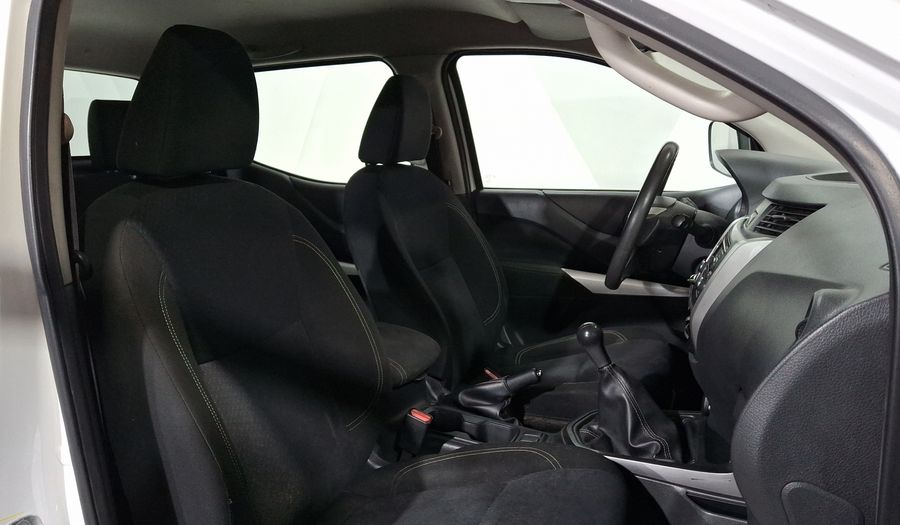 Nissan Np300 2.5 DOBLE CABINA SE AC PAQ SEG Pickup 2020